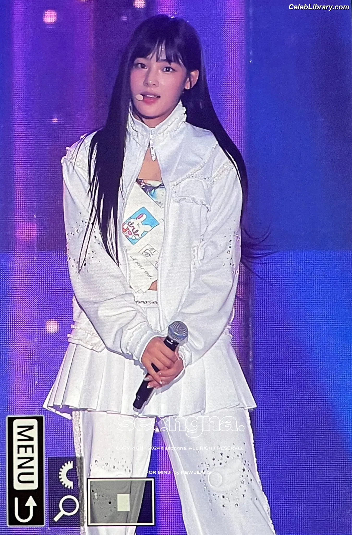 Minji (NewJeans) photo 11 of 1153