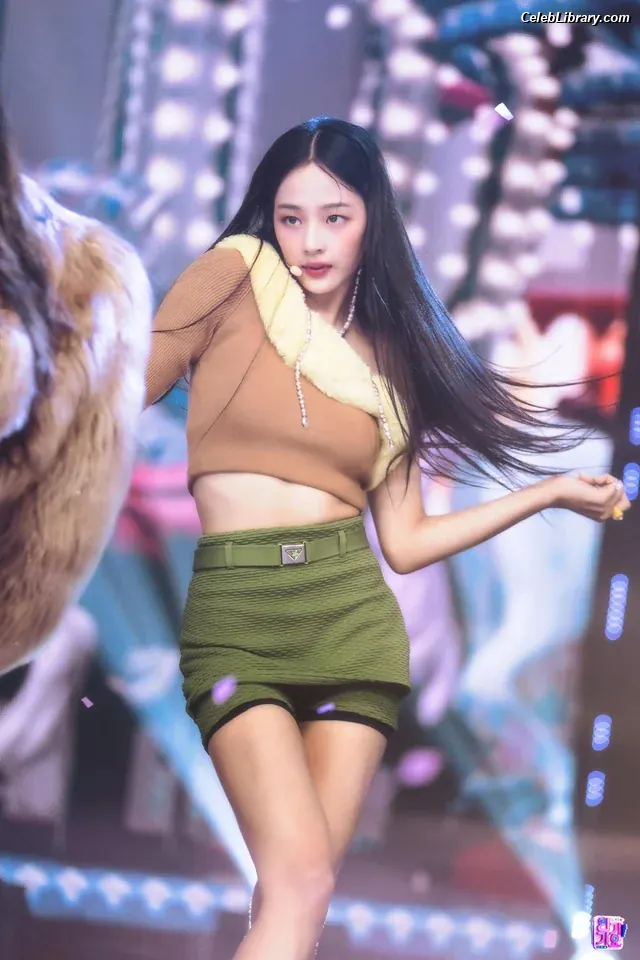 Minji (NewJeans) photo 11 of 1153
