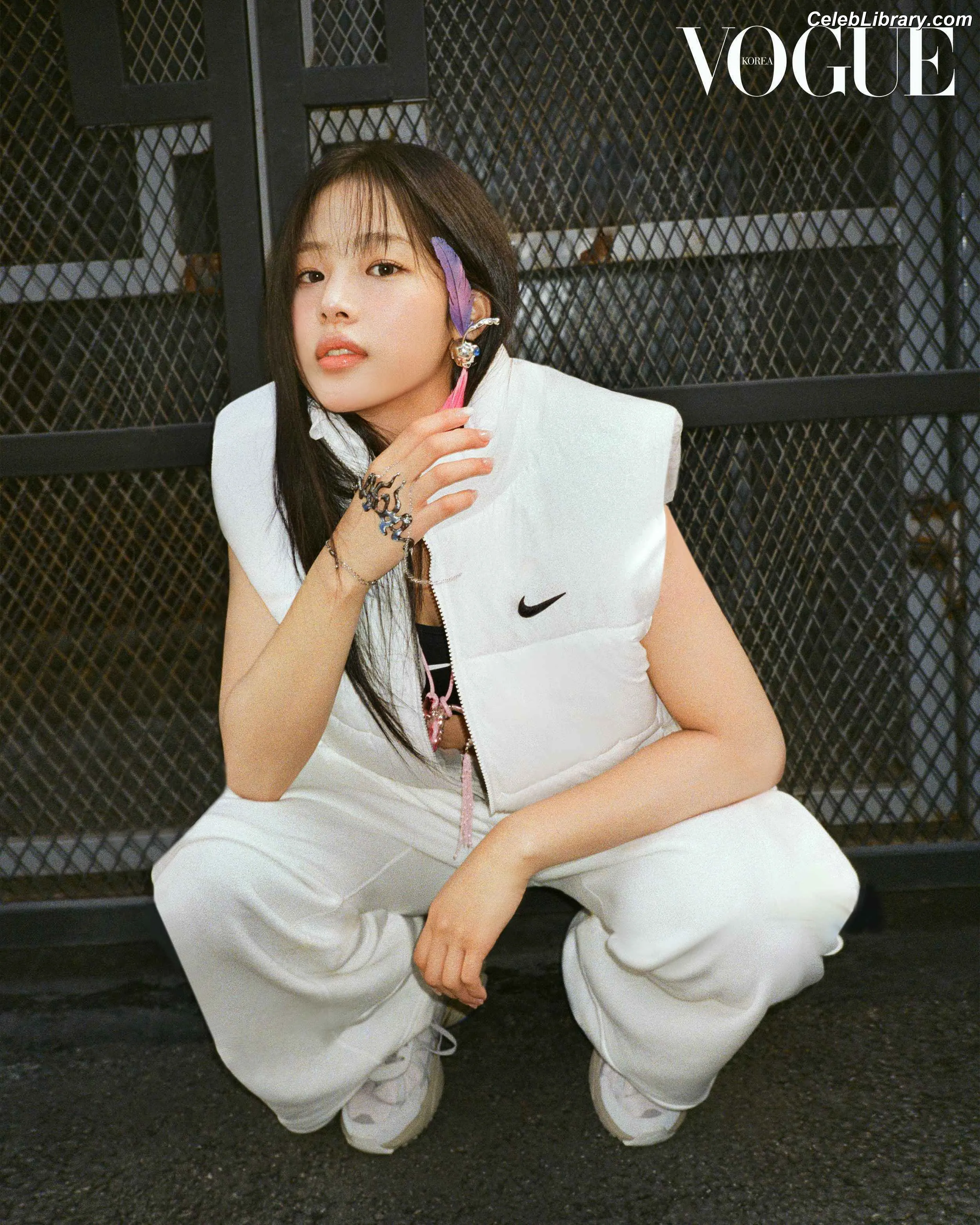 Minji (NewJeans) photo 15 of 1153