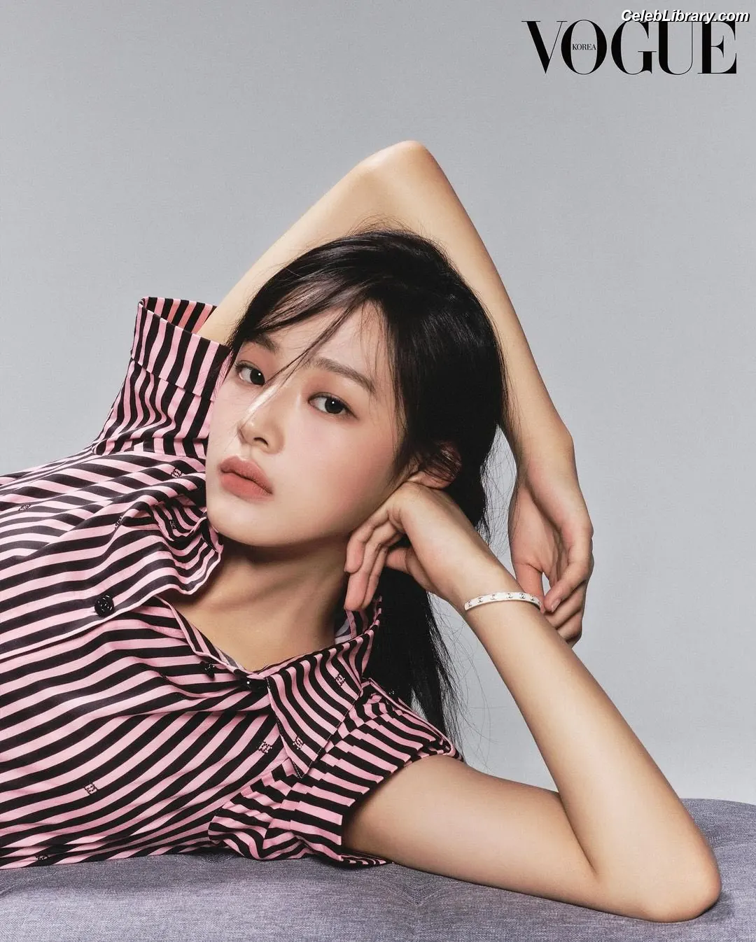 Minji (NewJeans) photo 18 of 1153