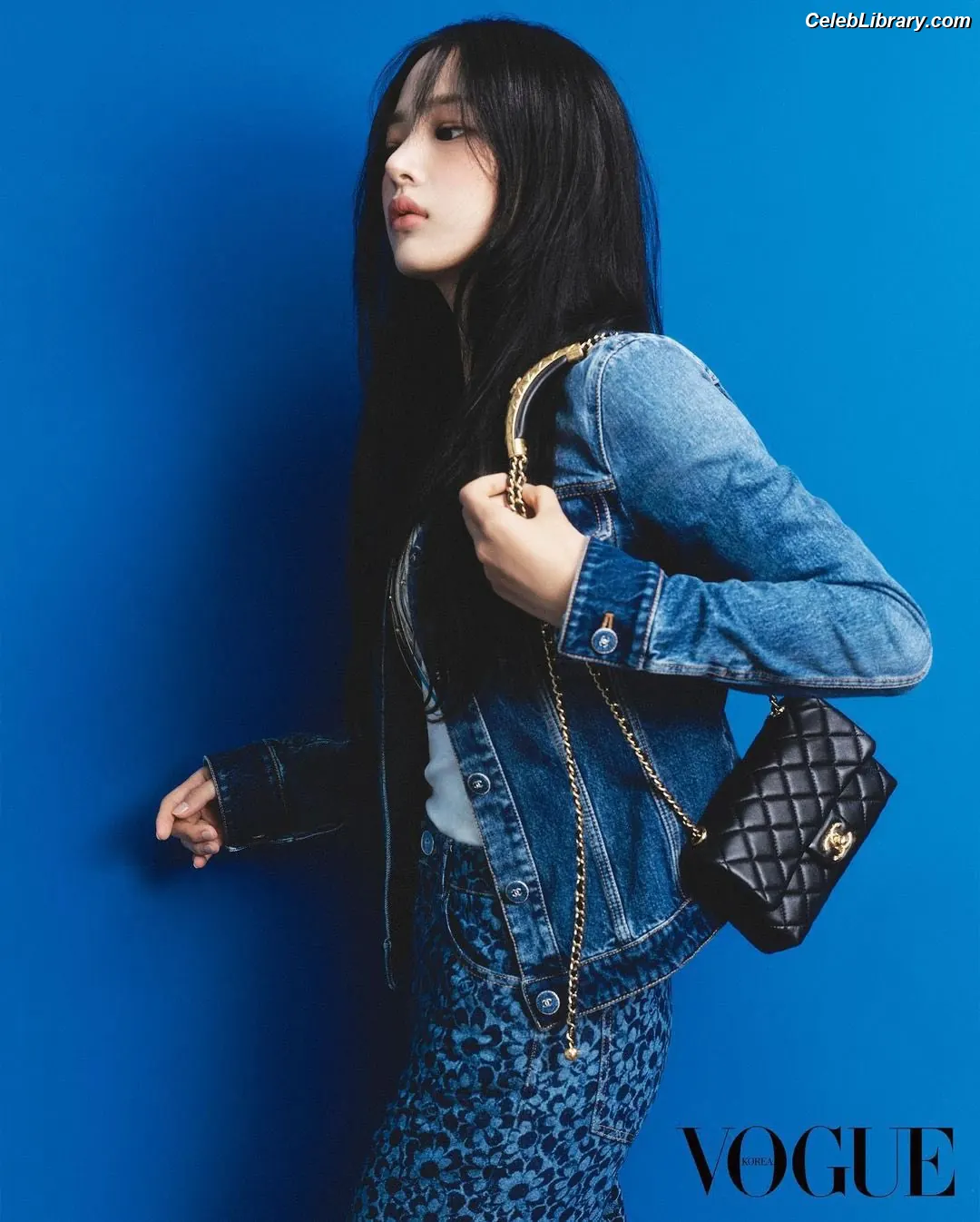 Minji (NewJeans) photo 21 of 1153