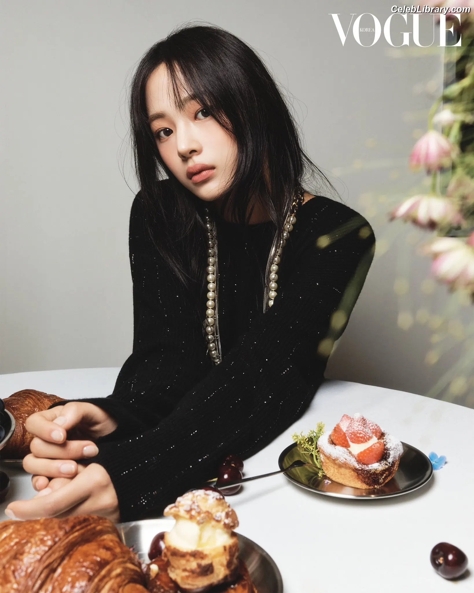 Minji (NewJeans) photo 2 of 1153