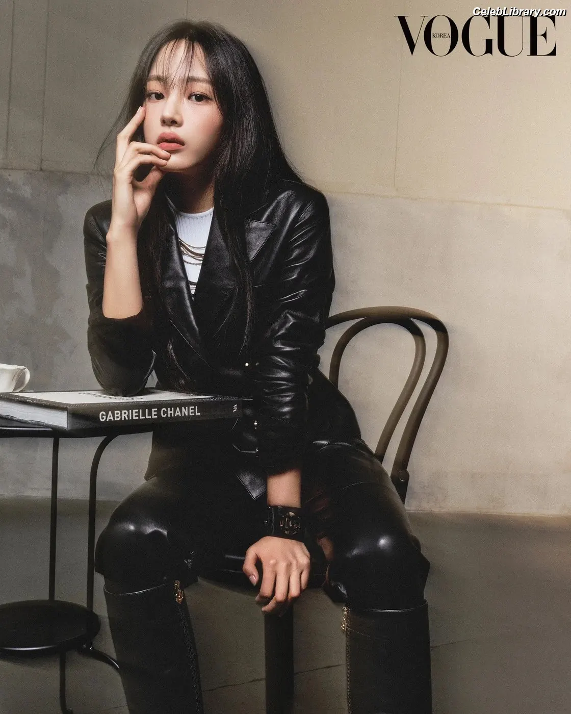 Minji (NewJeans) photo 16 of 1153