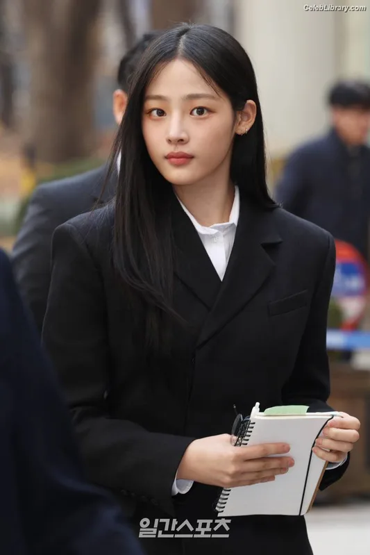Minji (NewJeans) photo 11 of 1154
