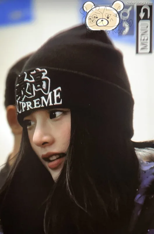 Minji (NewJeans) photo 16 of 1154
