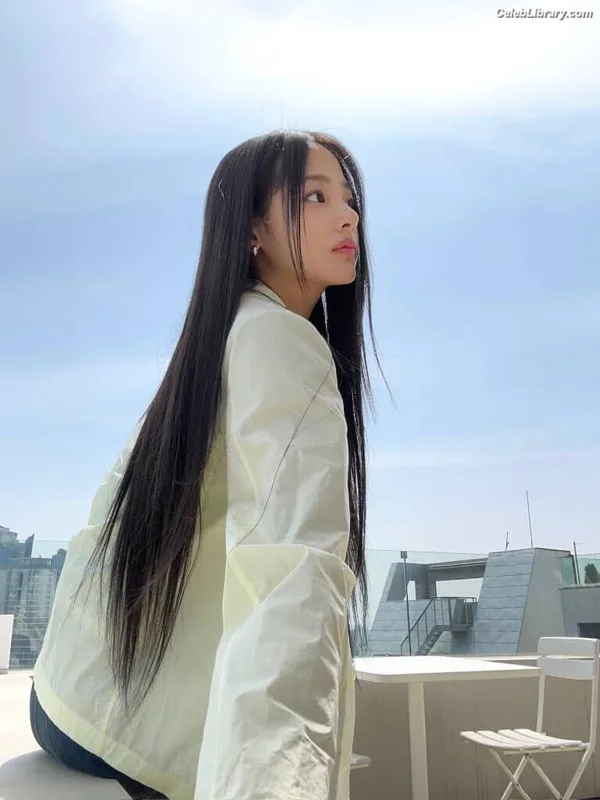 Minji (NewJeans) photo 24 of 1154