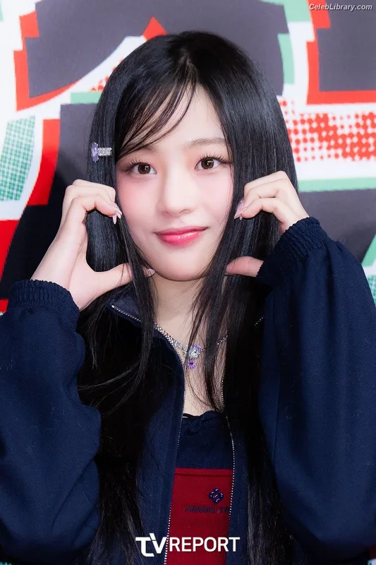 Minji (NewJeans) photo 2 of 1154