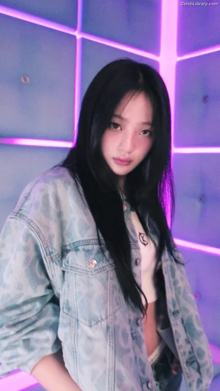 Minji (NewJeans) photo 10 of 1154
