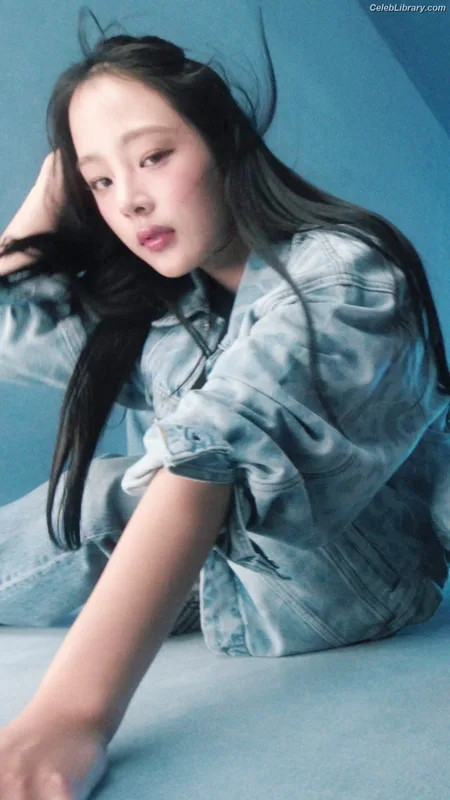 Minji (NewJeans) photo 11 of 1154