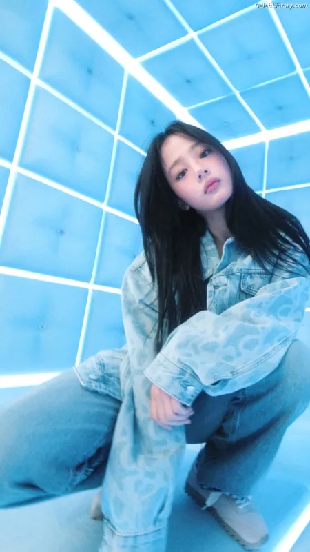 Minji (NewJeans) photo 12 of 1154