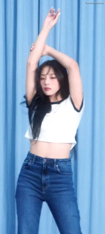 Minji (NewJeans) photo 15 of 1154