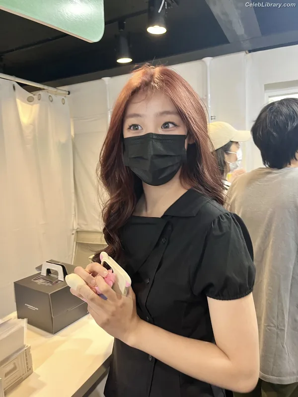Minji (NewJeans) photo 17 of 1154