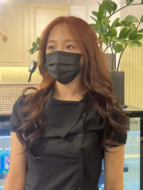 Minji (NewJeans) photo 20 of 1154
