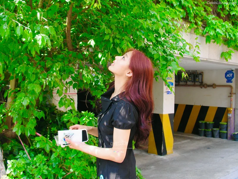 Minji (NewJeans) photo 21 of 1154