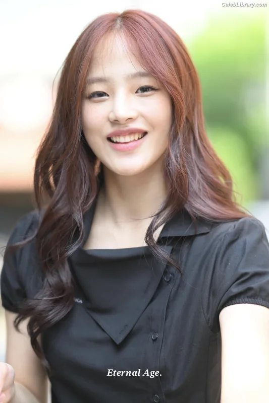 Minji (NewJeans) photo 23 of 1154