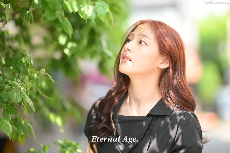 Minji (NewJeans) photo 2 of 1154
