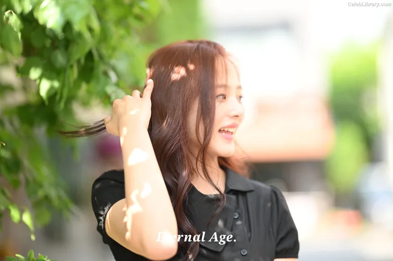 Minji (NewJeans) photo 3 of 1154