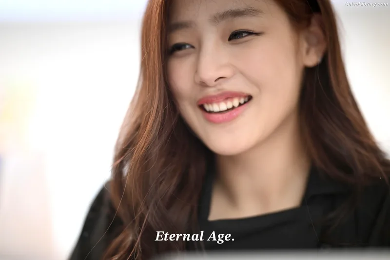 Minji (NewJeans) photo 11 of 1154
