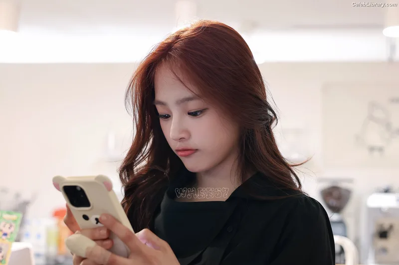 Minji (NewJeans) photo 14 of 1154