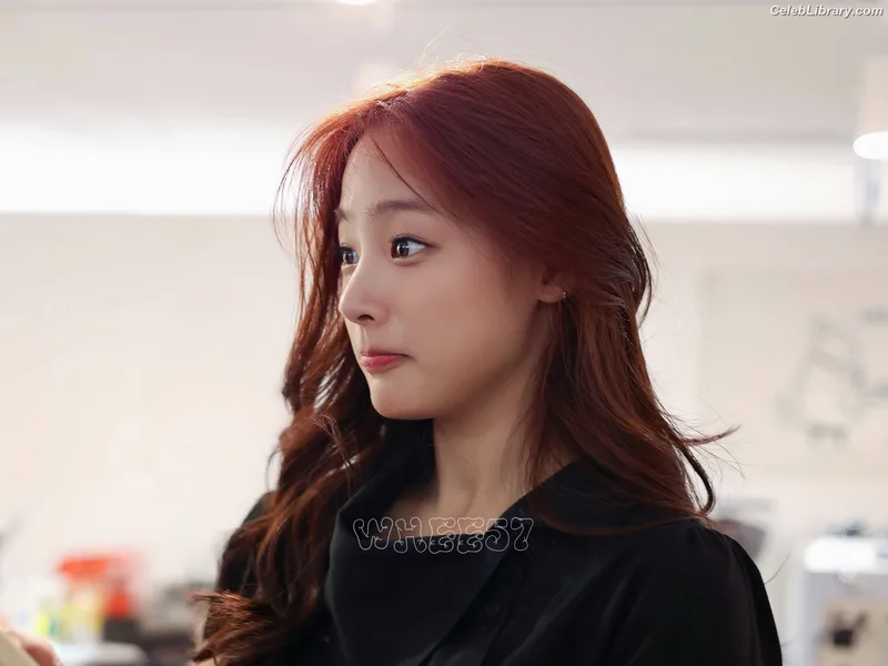 Minji (NewJeans) photo 15 of 1154