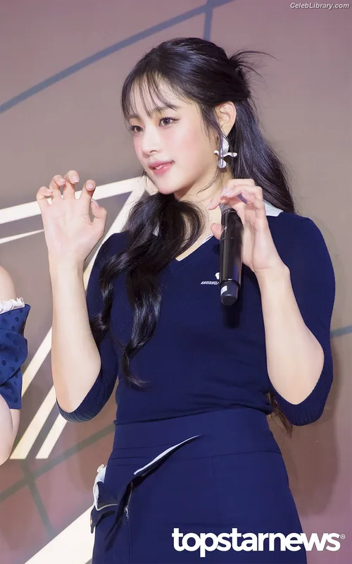 Minji (NewJeans) photo 11 of 1154