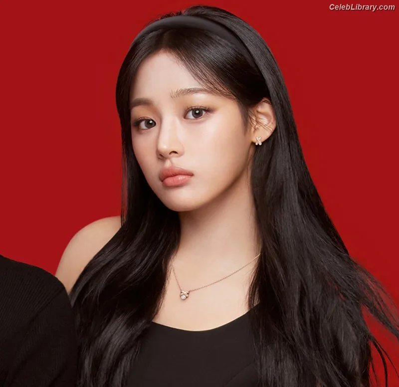 Minji (NewJeans) photo 14 of 1154