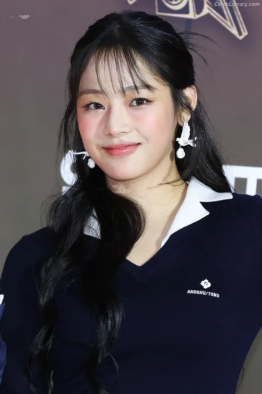 Minji (NewJeans) photo 17 of 1154