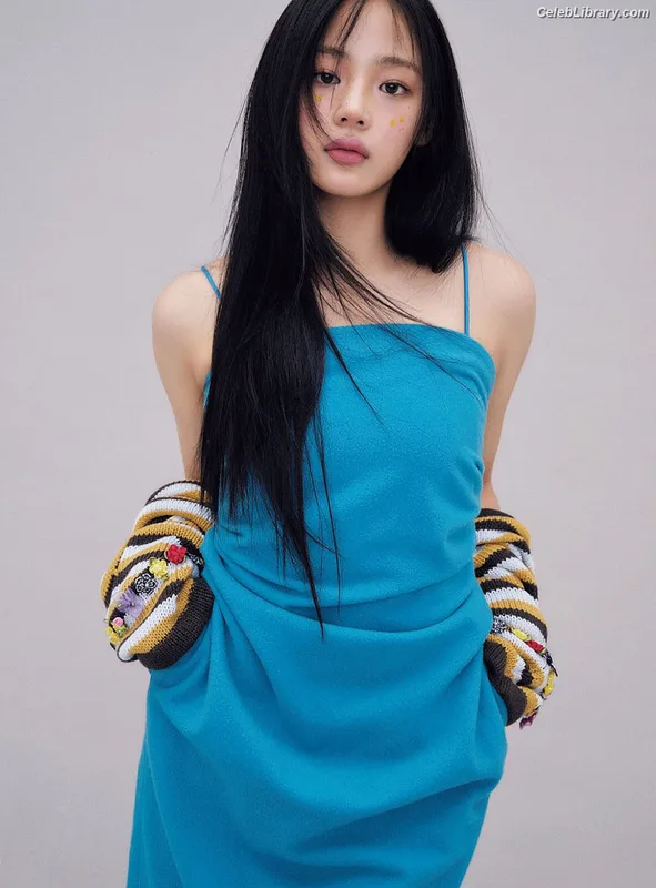 Minji (NewJeans) photo 20 of 1154