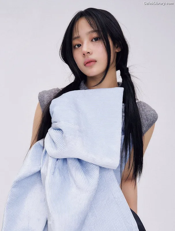 Minji (NewJeans) photo 21 of 1154