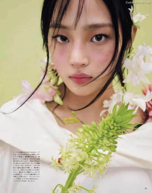 Minji (NewJeans) photo 3 of 1154