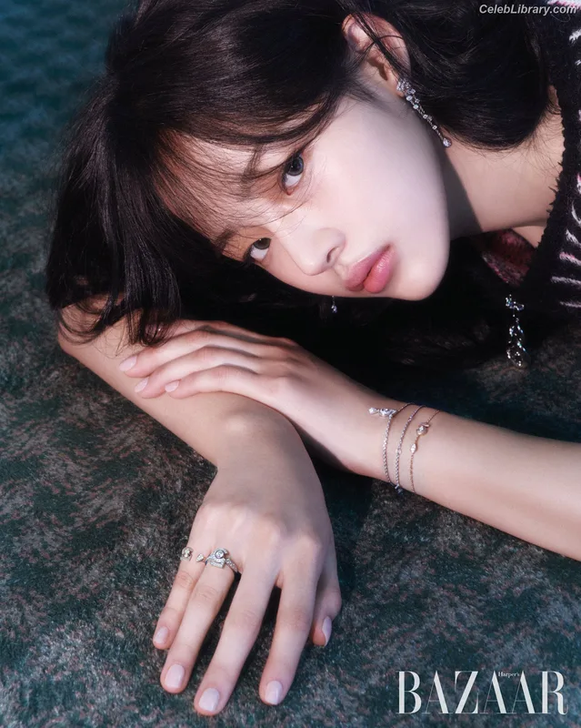Minji (NewJeans) photo 9 of 1154