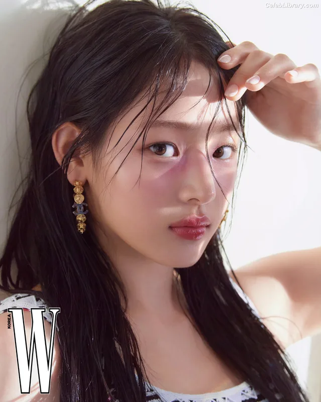Minji (NewJeans) photo 10 of 1154