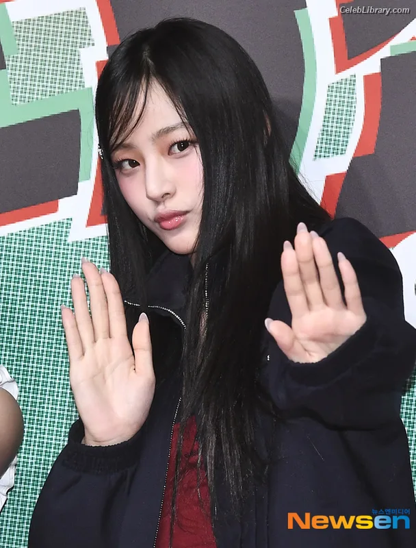 Minji (NewJeans) photo 14 of 1154