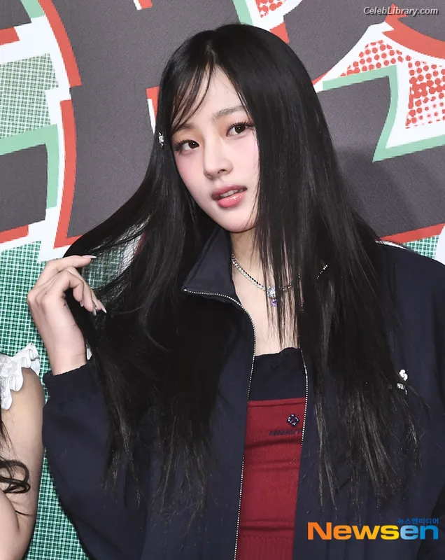 Minji (NewJeans) photo 15 of 1154