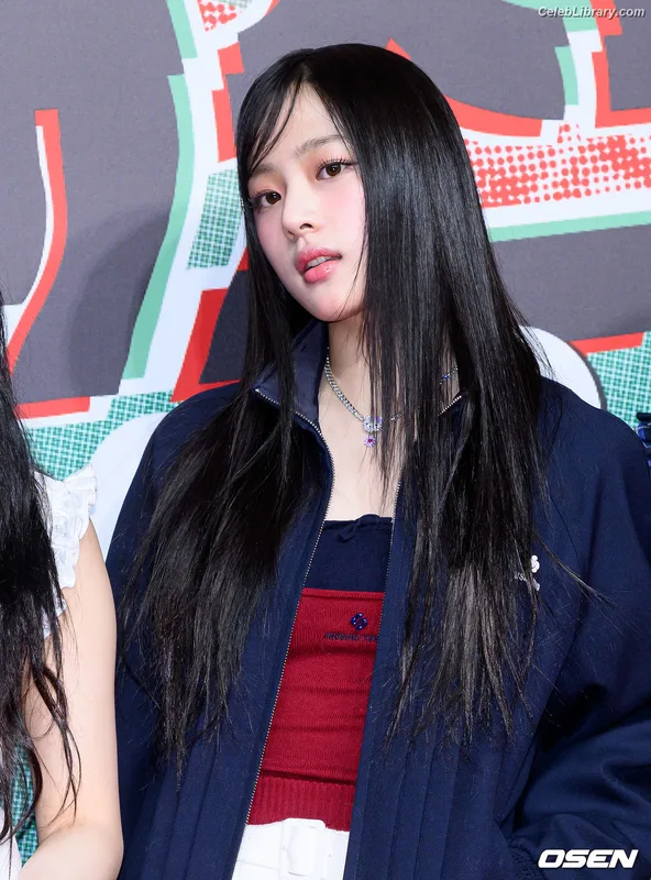 Minji (NewJeans) photo 16 of 1154