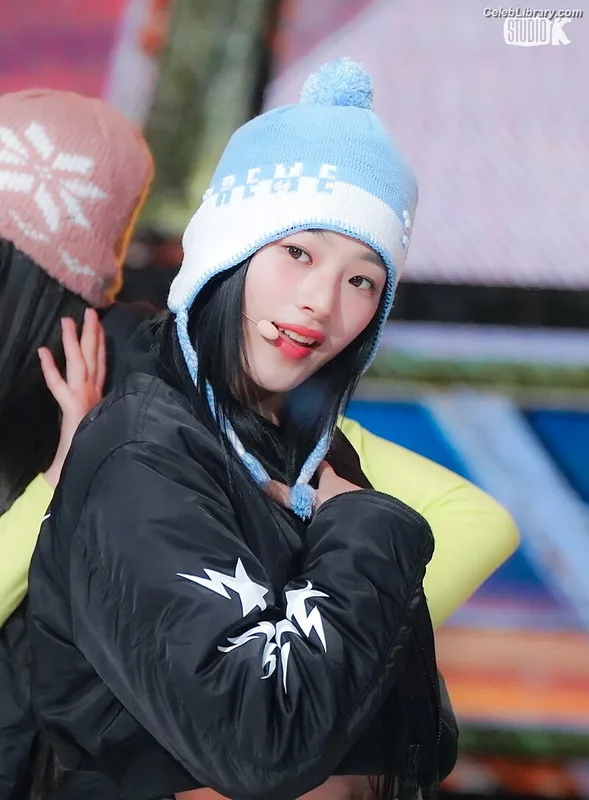 Minji (NewJeans) photo 19 of 1154