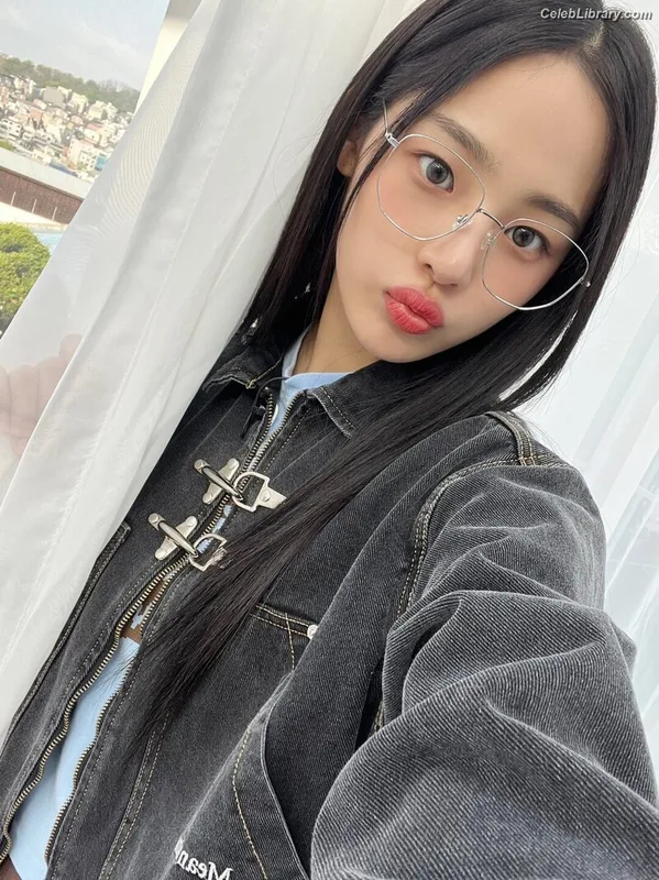 Minji (NewJeans) photo 24 of 1154