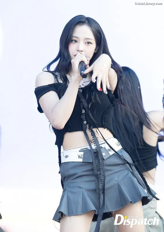 Minji (NewJeans) photo 9 of 1154