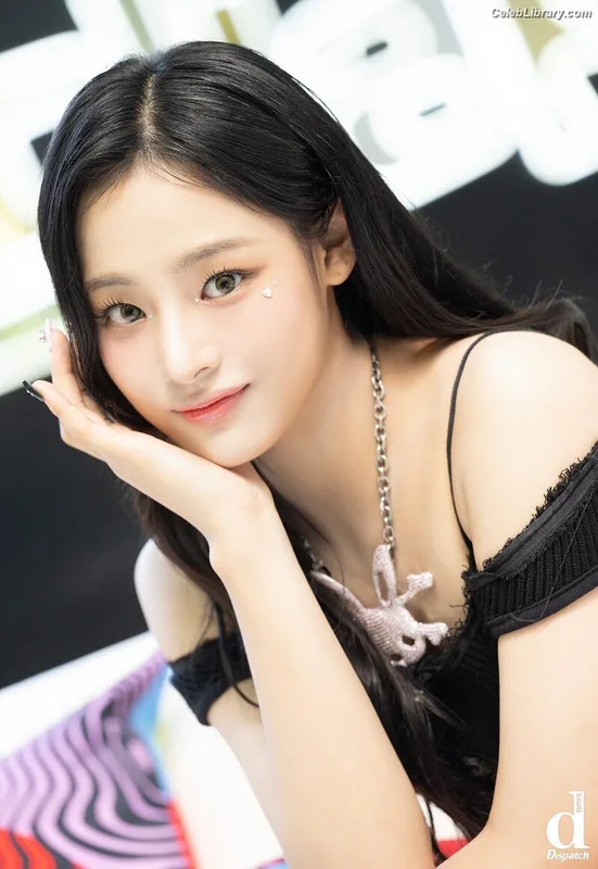 Minji (NewJeans) photo 15 of 1154