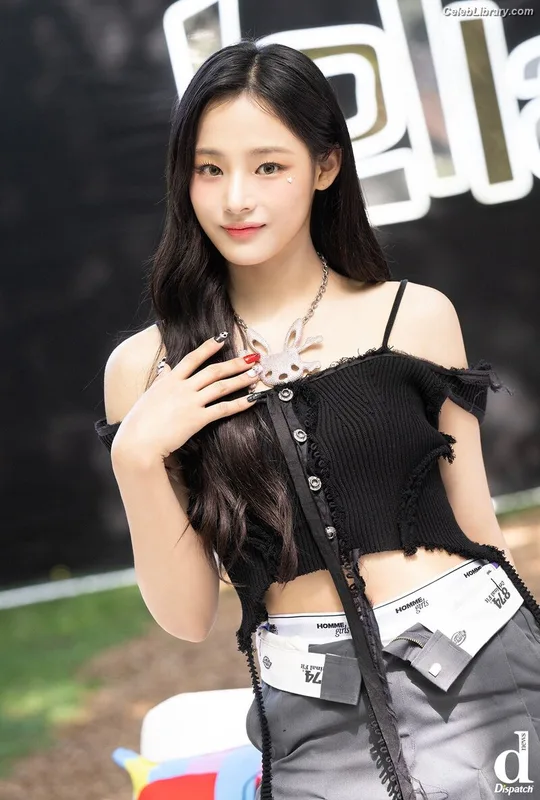 Minji (NewJeans) photo 17 of 1154