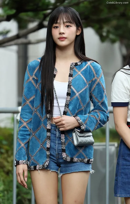 Minji (NewJeans) photo 19 of 1154