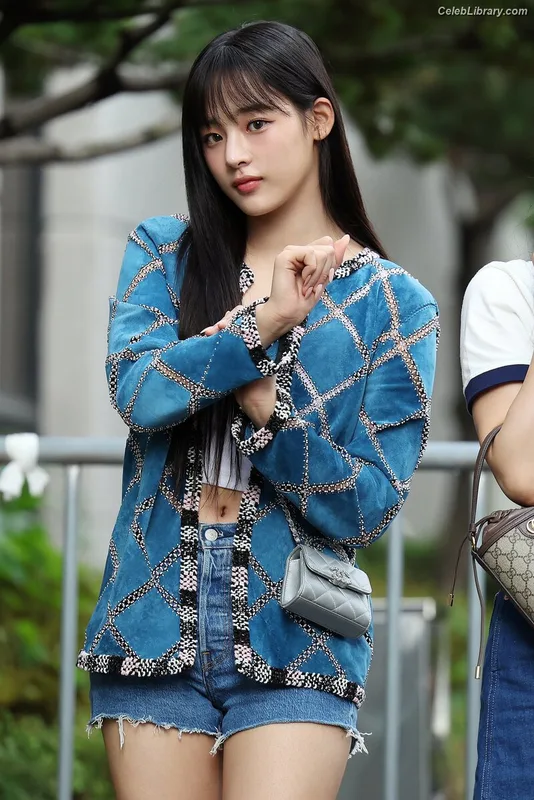Minji (NewJeans) photo 22 of 1154
