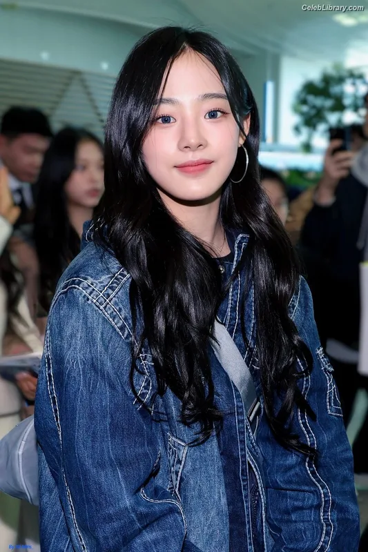 Minji (NewJeans) photo 2 of 1154
