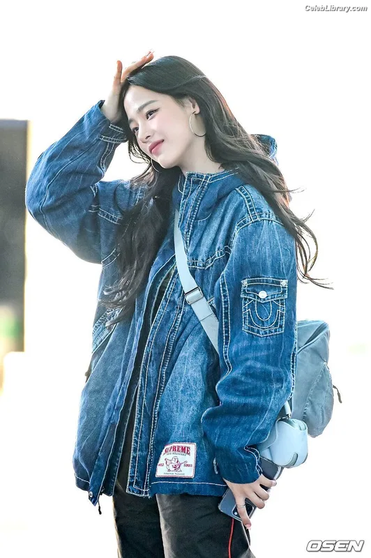 Minji (NewJeans) photo 4 of 1154