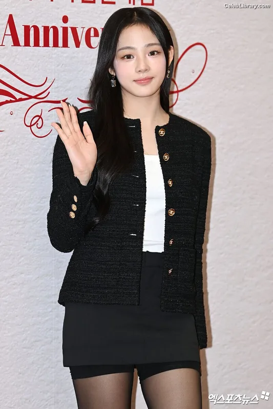 Minji (NewJeans) photo 8 of 1154