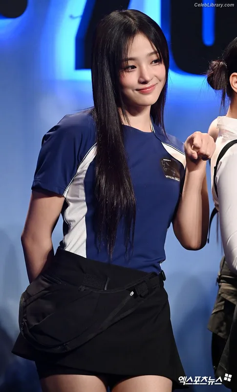Minji (NewJeans) photo 10 of 1154