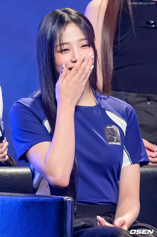Minji (NewJeans) photo 11 of 1154