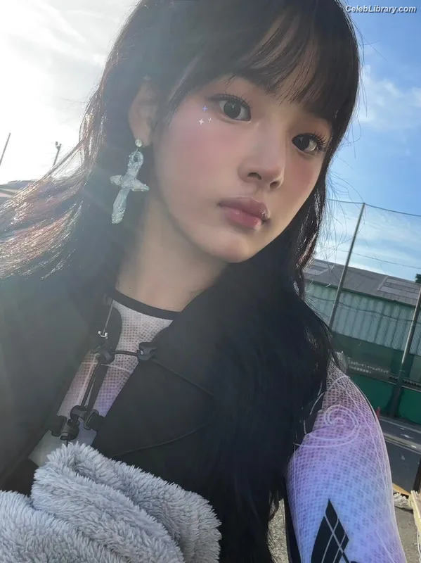 Minji (NewJeans) photo 1 of 1154