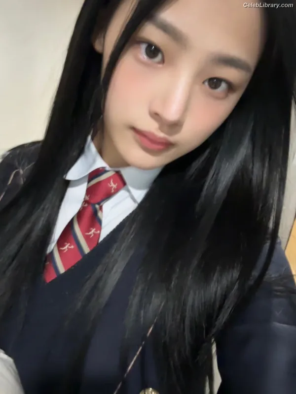 Minji (NewJeans) photo 15 of 1154