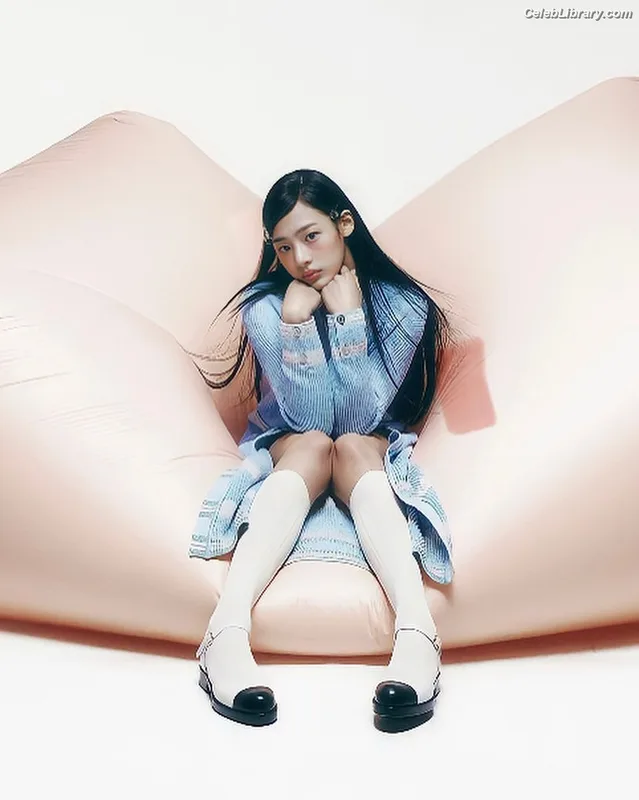 Minji (NewJeans) photo 21 of 1154